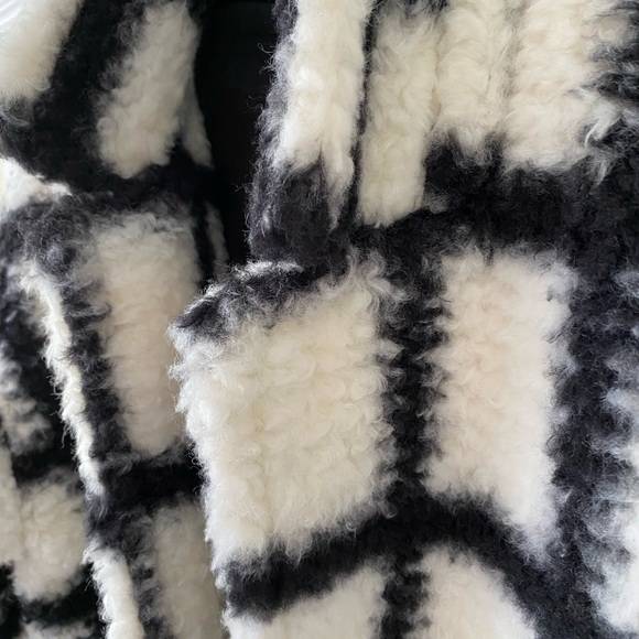 Davi & Dani Fuzzy Long Coat - Picture 4 of 6